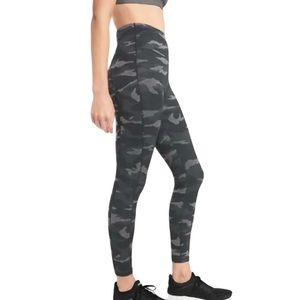 ATHLETA Ultimate Stash Pocket Leggings Camo 7/8 Tights High Rise Gray N23
